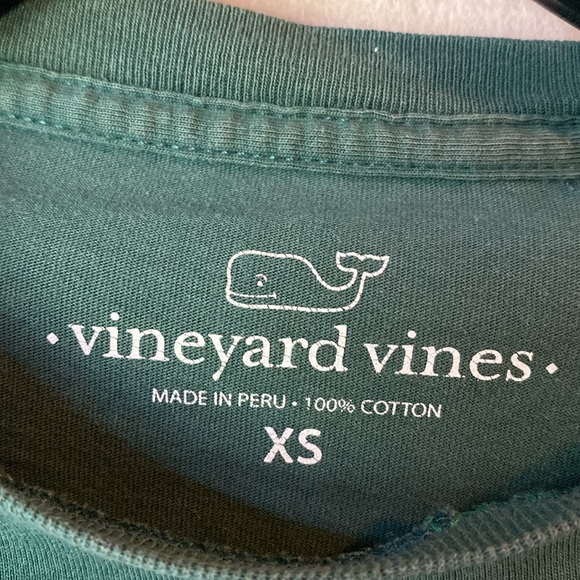 5/$25 Vineyard Vines long sleeve Tshirt, Golden Retriever print on whale - Picture 7 of 10